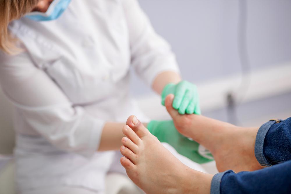 When to See a Specialist for Diabetic Foot Care